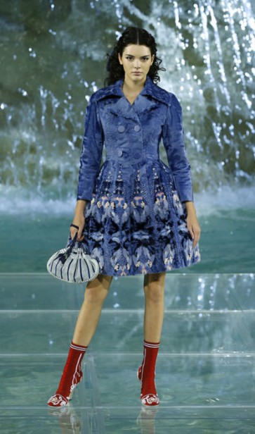 01_FENDI_HAUTE-FOURRURE_AW_1617-413x700