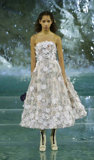 08_FENDI_HAUTE-FOURRURE_AW_1617-413x700