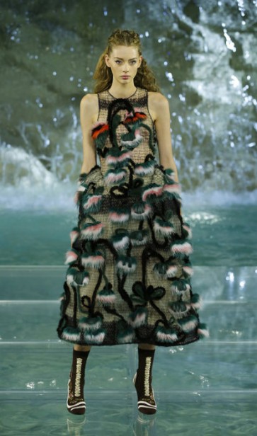 15_FENDI_HAUTE-FOURRURE_AW_1617-413x700