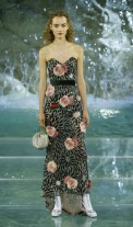 18_FENDI_HAUTE-FOURRURE_AW_1617-413x700