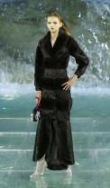 19_FENDI_HAUTE-FOURRURE_AW_1617-413x700