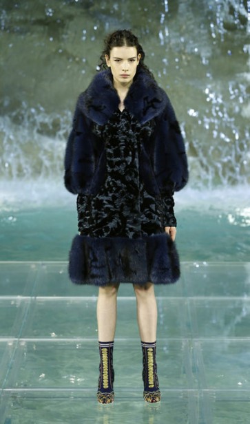 22_FENDI_HAUTE-FOURRURE_AW_1617-413x700