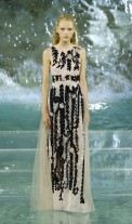 25_FENDI_HAUTE-FOURRURE_AW_1617-413x700