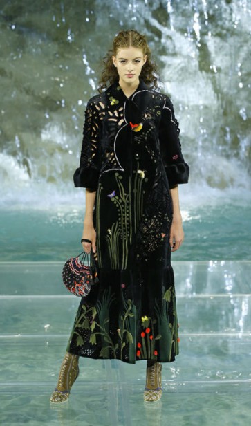 29_FENDI_HAUTE-FOURRURE_AW_1617-413x700