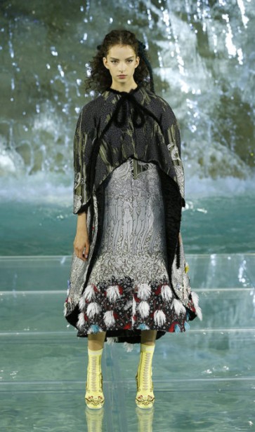 31_FENDI_HAUTE-FOURRURE_AW_1617-413x700