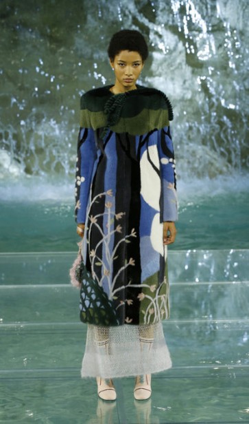 36_FENDI_HAUTE-FOURRURE_AW_1617-413x700
