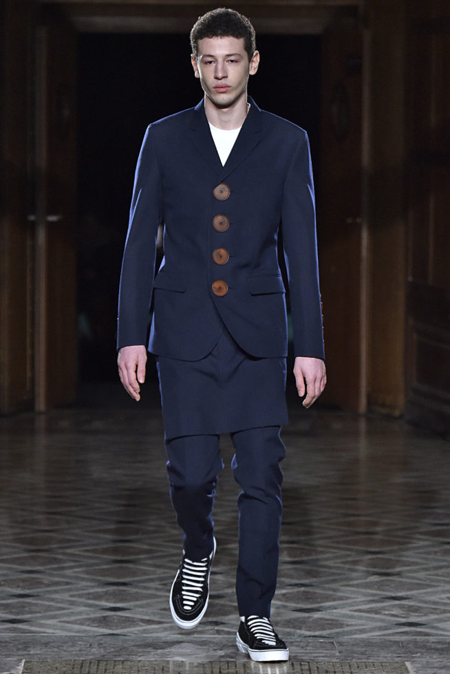Givenchy Paris Menswear Fall Winter 2017 - January 2017