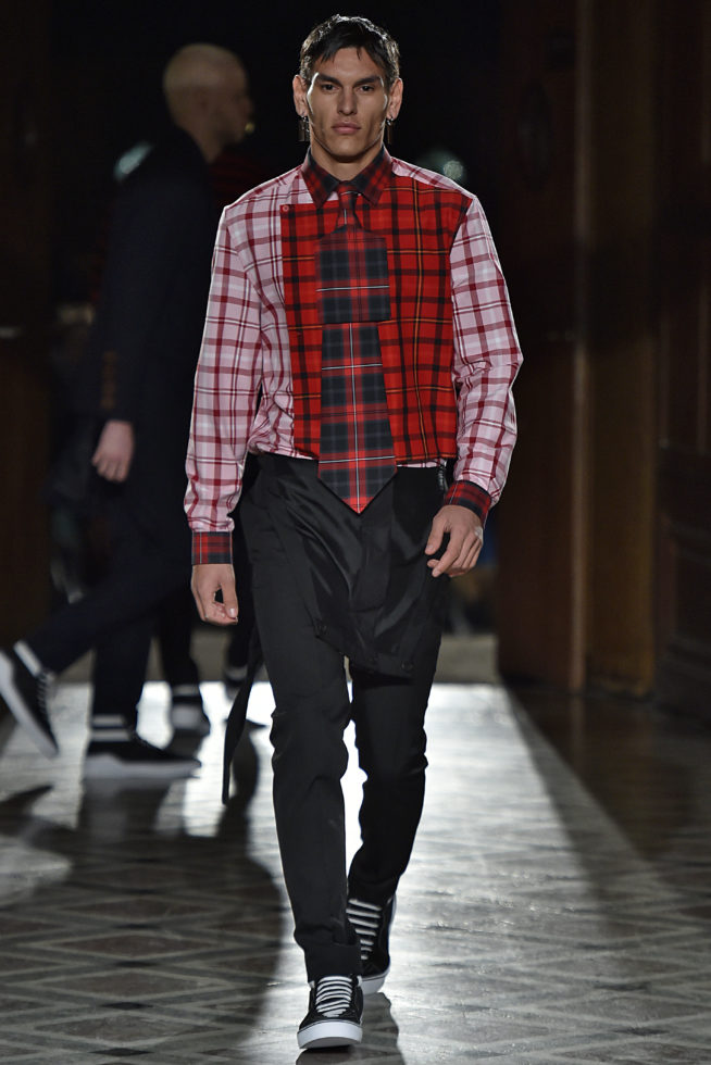 Givenchy Paris Menswear Fall Winter 2017 - January 2017