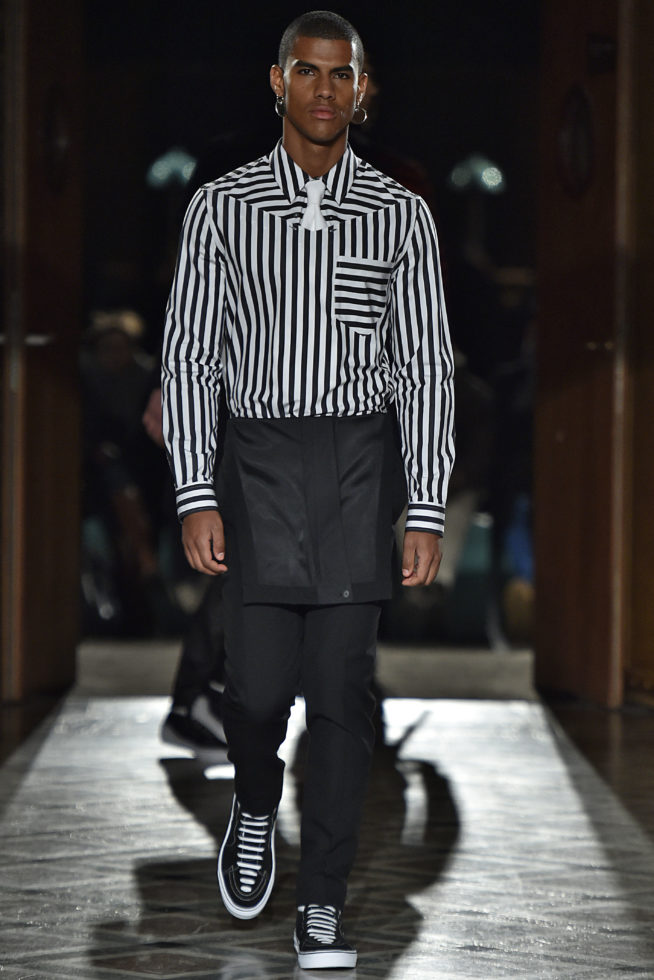 Givenchy Paris Menswear Fall Winter 2017 - January 2017