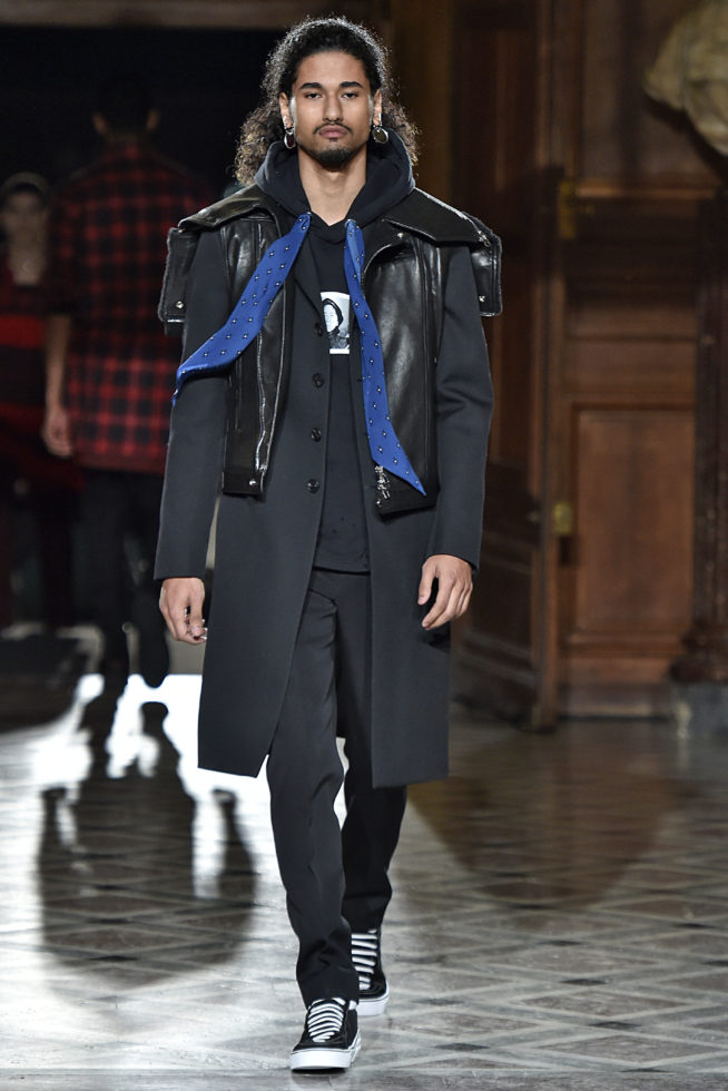 Givenchy Paris Menswear Fall Winter 2017 - January 2017