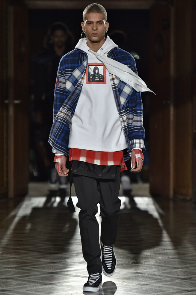 Givenchy Paris Menswear Fall Winter 2017 - January 2017