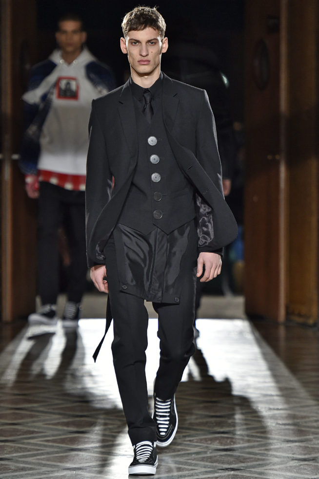 Givenchy Paris Menswear Fall Winter 2017 - January 2017