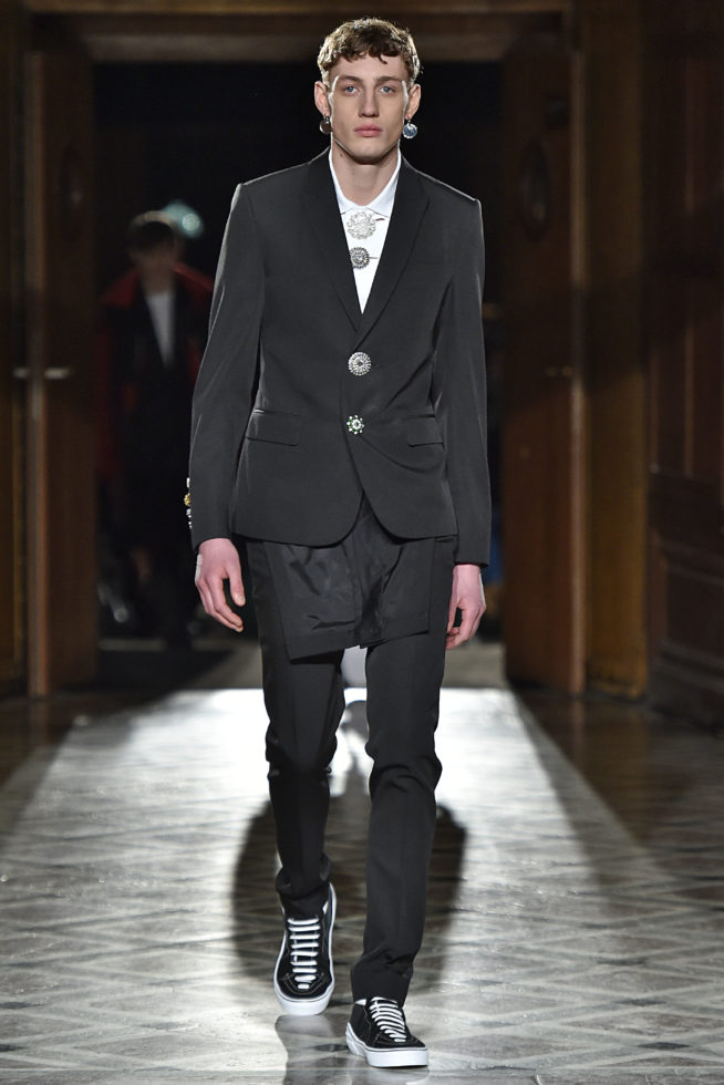 Givenchy Paris Menswear Fall Winter 2017 - January 2017