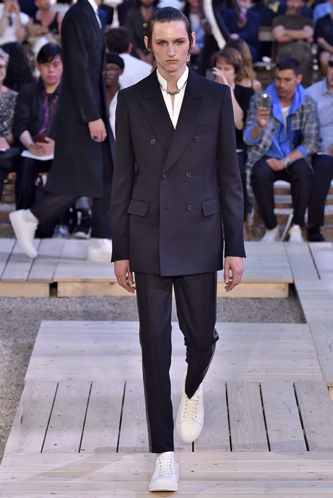 Alexander McQueen Paris Menswear Spring Summer 2018 Paris June 2017