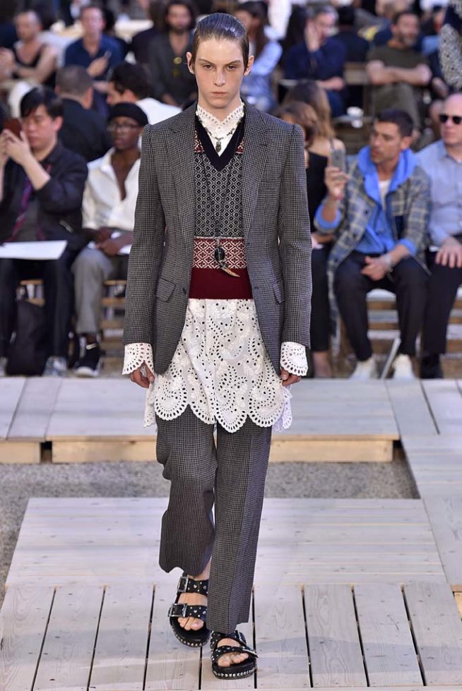 Alexander McQueen Paris Menswear Spring Summer 2018 Paris June 2017