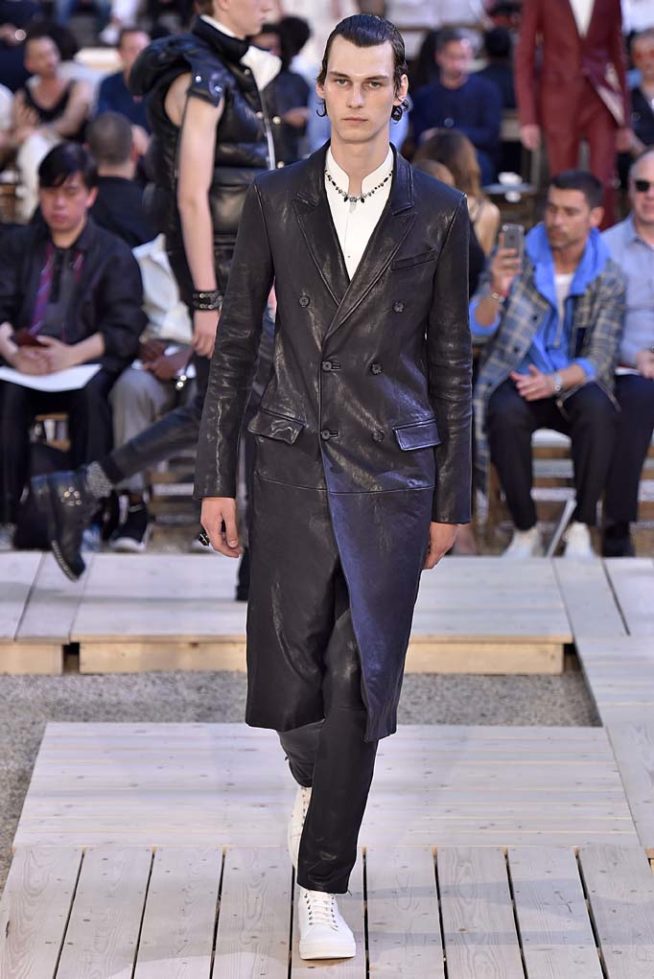 Alexander McQueen Paris Menswear Spring Summer 2018 Paris June 2017