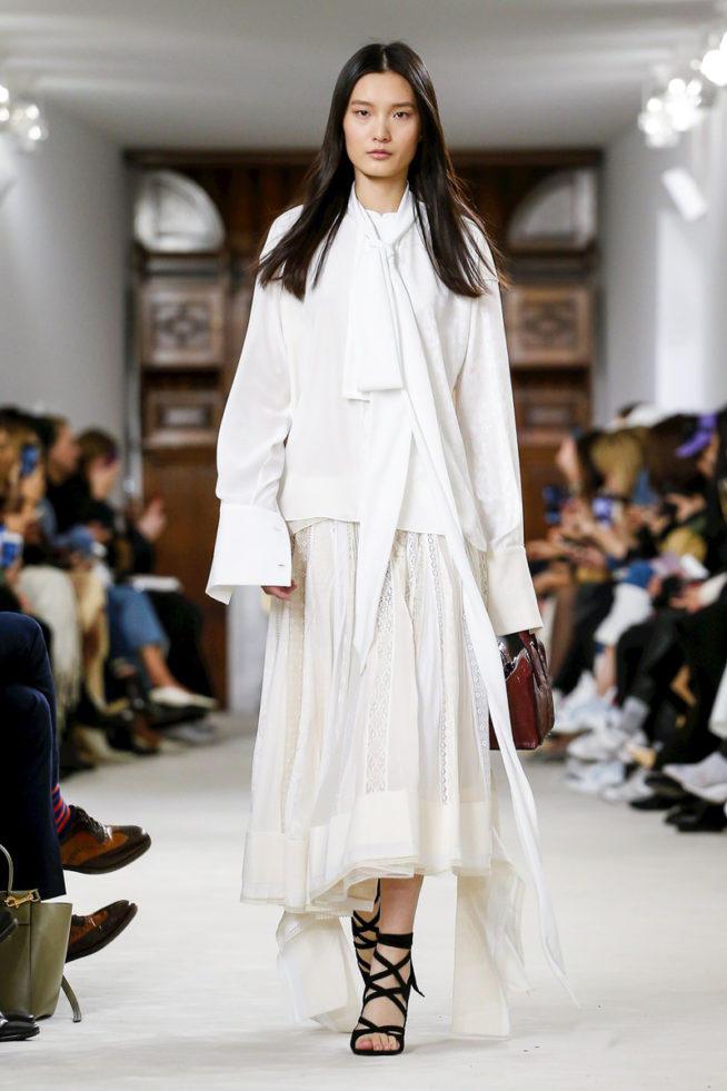 Loewe Fashion Show, Ready To Wear Collection Fall Winter 2018 in Paris