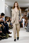 Loewe Fashion Show, Ready To Wear Collection Fall Winter 2018 in Paris