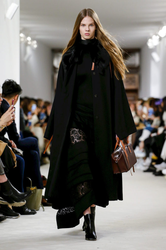 Loewe Fashion Show, Ready To Wear Collection Fall Winter 2018 in Paris