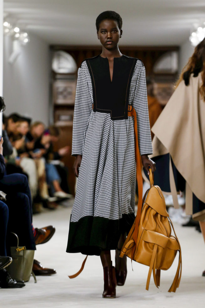 Loewe Fashion Show, Ready To Wear Collection Fall Winter 2018 in Paris