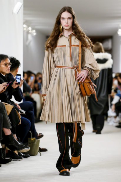 Loewe Fashion Show, Ready To Wear Collection Fall Winter 2018 in Paris