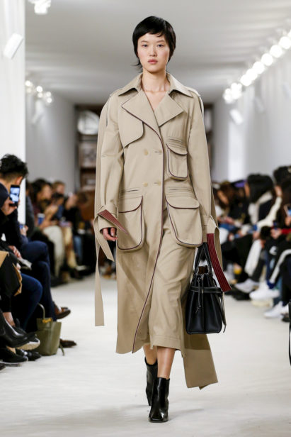Loewe Fashion Show, Ready To Wear Collection Fall Winter 2018 in Paris