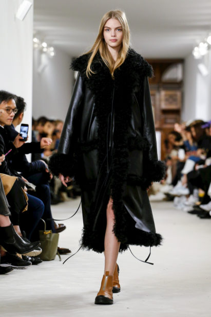 Loewe Fashion Show, Ready To Wear Collection Fall Winter 2018 in Paris
