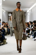 Loewe Fashion Show, Ready To Wear Collection Fall Winter 2018 in Paris