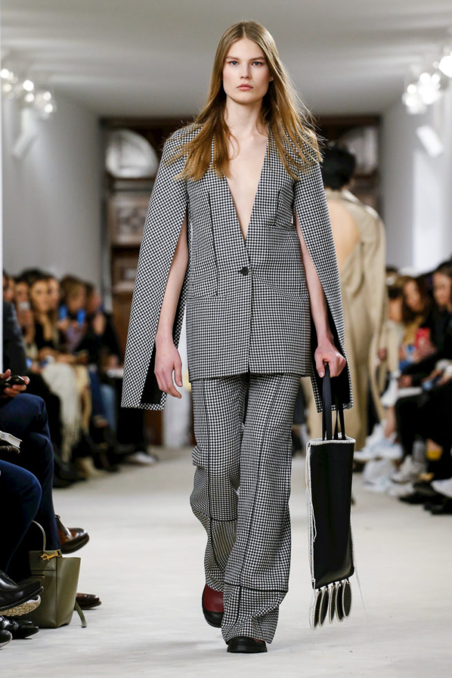 Loewe Fashion Show, Ready To Wear Collection Fall Winter 2018 in Paris