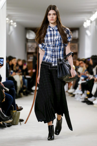Loewe Fashion Show, Ready To Wear Collection Fall Winter 2018 in Paris