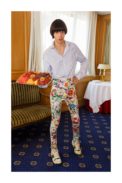 gu598_cruise-19-lookbook_whiteframe2