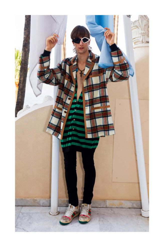 gu598_cruise-19-lookbook_whiteframe25