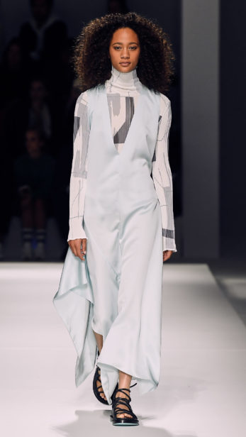 s19sr_boss_show_look_33