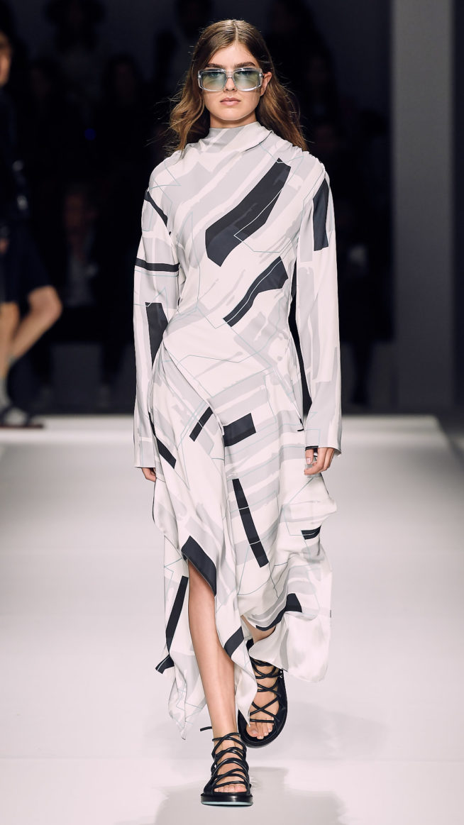 s19sr_boss_show_look_38