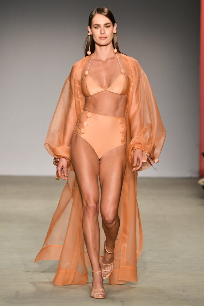 Agua de Coco

SPFW N46

out/2018

foto: Ze Takahashi / FOTOSITE