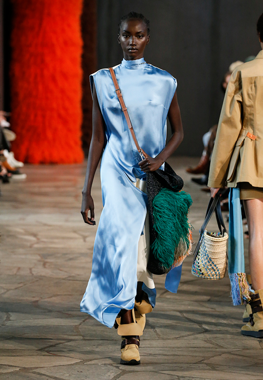 loewe_ss19_womens_runway_website_030
