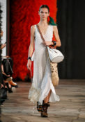loewe_ss19_womens_runway_website_037