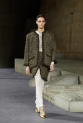 01_the_paris-new_york_2018-19_metiers_d_art_collection_look_01
