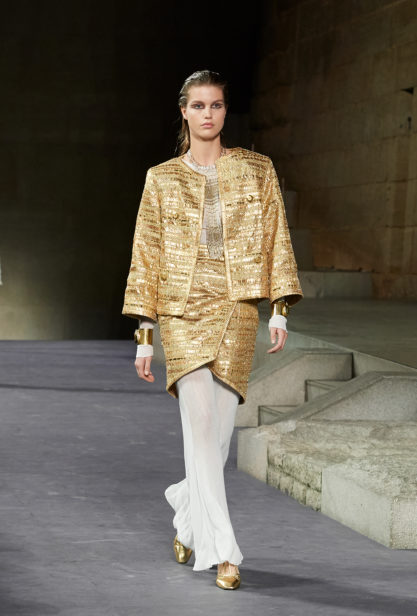 02_the_paris-new_york_2018-19_metiers_d_art_collection_look_02