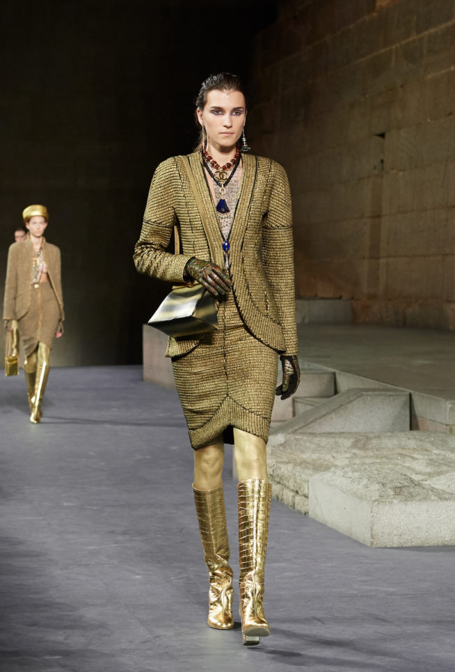 14_the_paris-new_york_2018-19_metiers_d_art_collection_look_14