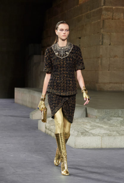 16_the_paris-new_york_2018-19_metiers_d_art_collection_look_16