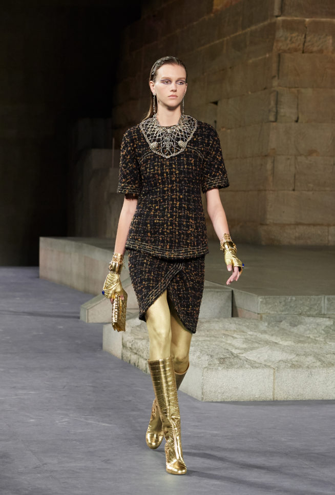 16_the_paris-new_york_2018-19_metiers_d_art_collection_look_16