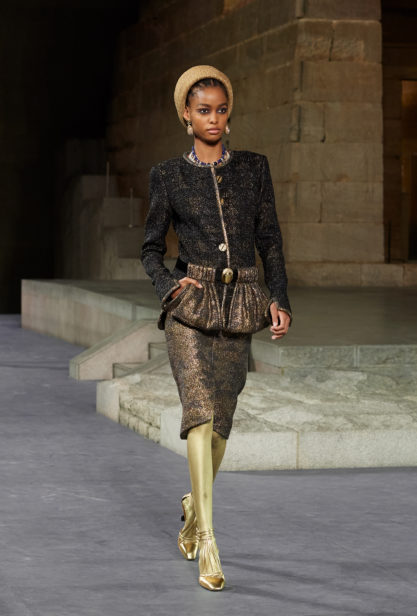 17_the_paris-new_york_2018-19_metiers_d_art_collection_look_17