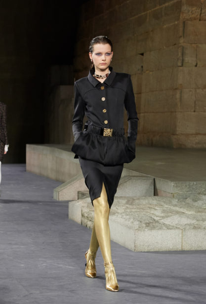 18_the_paris-new_york_2018-19_metiers_d_art_collection_look_18