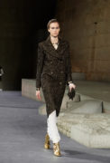 20_the_paris-new_york_2018-19_metiers_d_art_collection_look_20