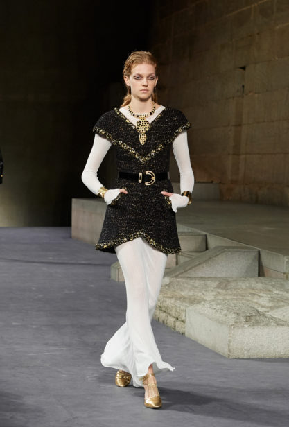 22_the_paris-new_york_2018-19_metiers_d_art_collection_look_22