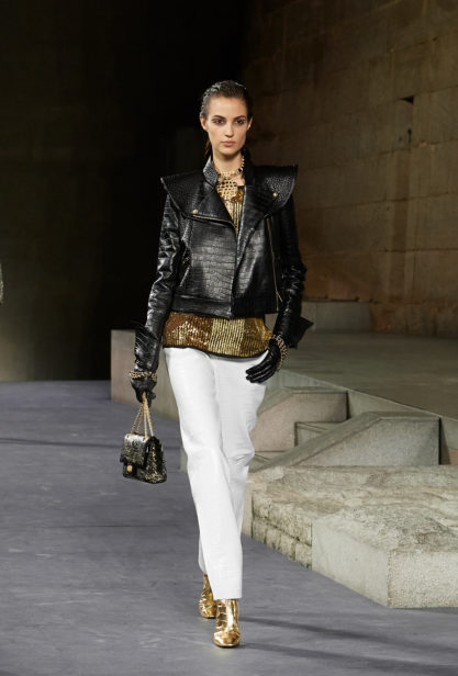 24_the_paris-new_york_2018-19_metiers_d_art_collection_look_24