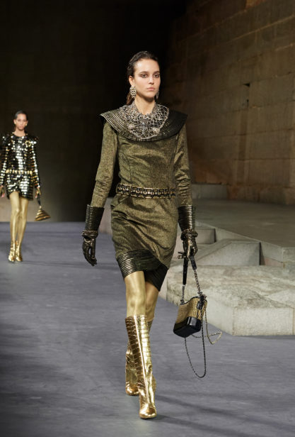 31_the_paris-new_york_2018-19_metiers_d_art_collection_look_31
