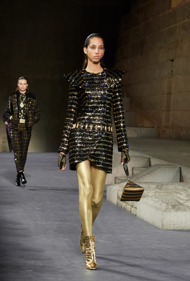 32_the_paris-new_york_2018-19_metiers_d_art_collection_look_32