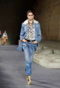 37_the_paris-new_york_2018-19_metiers_d_art_collection_look_37